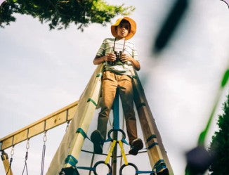 Growing kids playing on Bijou Build