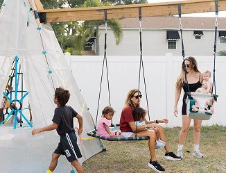Growing kids playing on Bijou Build